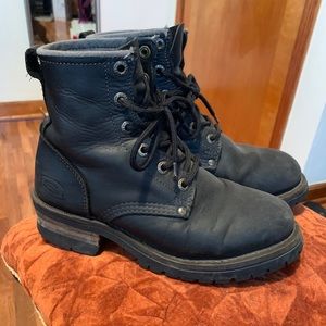 Size 8 Skechers combat boots!